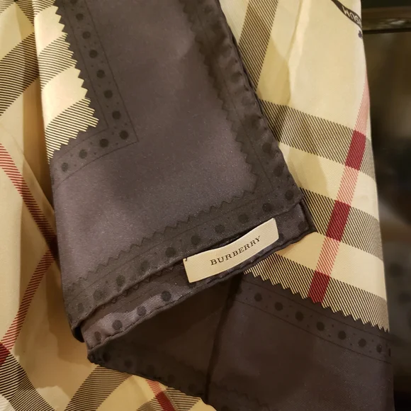 NEW! Plaid Tote Bag with Authentic Burberry Scarf & Umbrella - Picture 3 of 11